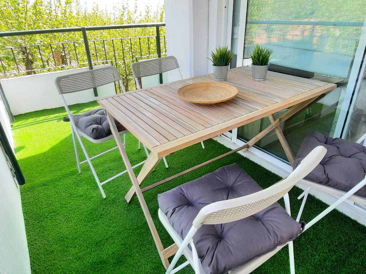 Bright Apartment Near The Beach And Barcelona By Train Masnou Exterior foto
